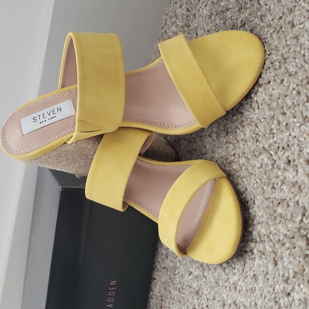 Steven by Steve Madden size 8 mustard color heels